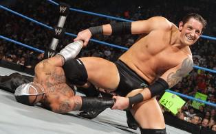 Lors du Smackdown du 11/02/2011 Wade Barrett le leader de The Corre maltraite Rey Mysterio