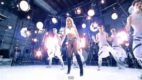 Britney Spears ... Voici ENFIN Hold It Against Me