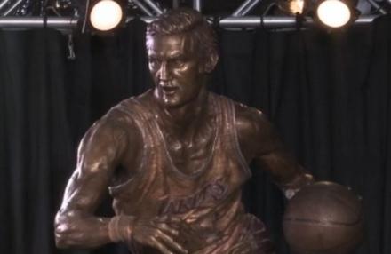 Les Lakers honorent Jerry West