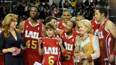 PHOTOS ... Justin Bieber a joué au basket avec des stars