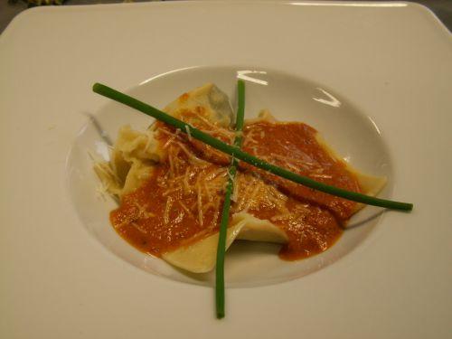 Tortelli au poulet, tartufata et sauce tomate
