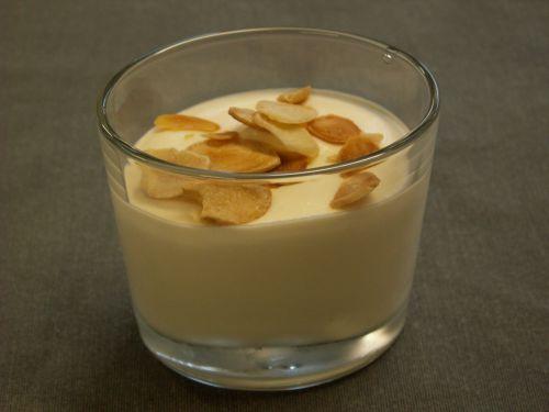 Parfait à l'amaretto et aux amandes