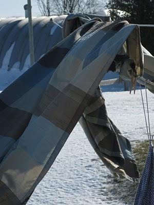 Vive le vent!  Vive le vent!  Vive le vent d'hiver!