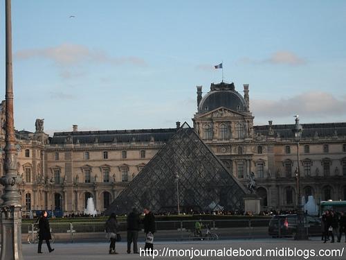  Pyramide du Louvre