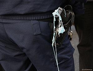 Polcier-attaque-a-la-mousse-par-une-fillette-de-4-ans Polcier-attaque-a-la-mousse-par-une-fillette-de-4-ans.jpg