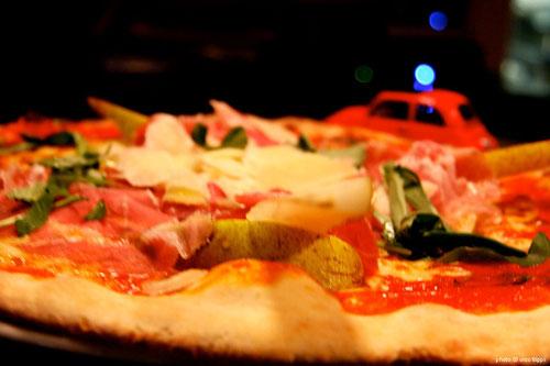 pizzetta-piu-grande-pizza-restaurant-paris-carnival-venice-hoosta-magazine