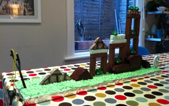 Jouer à Angry Bird avec son gâteau