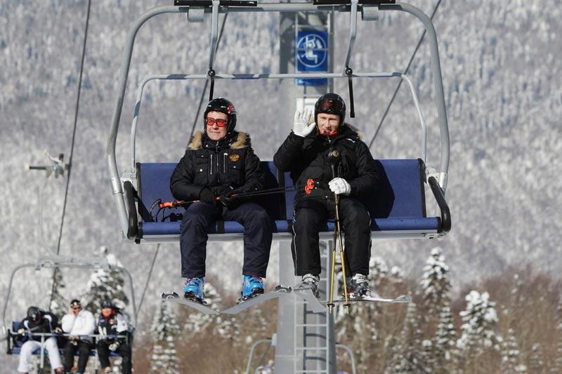 Le Président Russe, Dmitry Medvedev, et le premier ministre, Vladimir Poutine, étaient, vendredi 18 février, à Krasnaya Polyana, pour assister à la première compétition de ski alpin. Un test grandeur nature à trois ans des Jeux d'hiver.