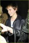 Emma Watson fait la tournée des clubs londonniens Emma Watson fait la tournée des clubs londonniens
