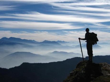 Shopping et sélection de vêtements pour une randonnée