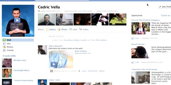 Son profil Facebook prend vie