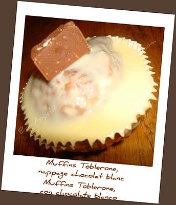 Muffins au toblerone, nappage chocolat blanc - Muffins con toblerone cubiertos de chocolate blanco