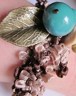Bracelet ruban avec oiseau {marron et turquoise}