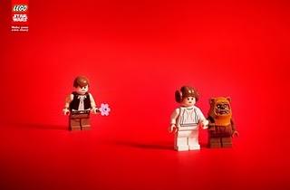 LEGO :  “Make your own story”