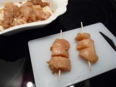 BROCHETTES DE POULET AU BEURRE DE CACAHUETES