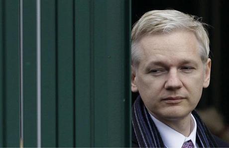 Julian Assange, le créateurs de Wikileaks, quitte le tribunal de Belmarsh à Londres le 11 février 2011