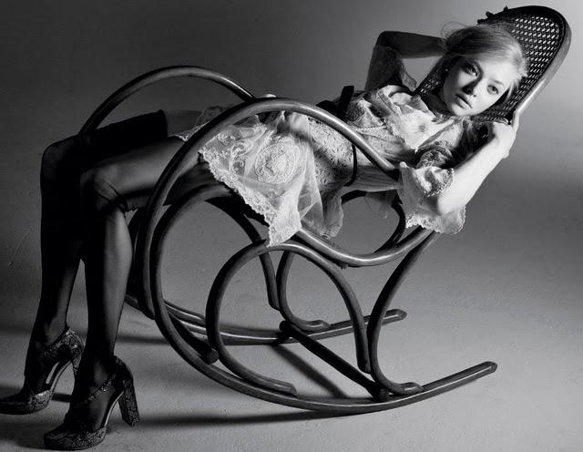 - La belle Amanda Seyfried pose pour Interview Magazine :