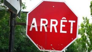 Panneau stop au Québec