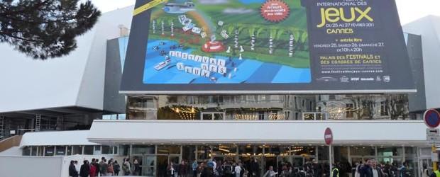 
Le FIJ a ouvert ses portes aujourd’hui à Cannes, au Palais des Festivals.
Un premier petit tour incognito dans les allées bondées du Palais nous ont confirmé que l’engouement pour les jeux en tout genre gagne tous les âges.
Premieres impressions : il y a du monde, vraiment plein de monde !!! Et pas que devant la [...]
