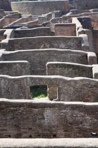 ostia antica 2 Les restes des murs de la ville