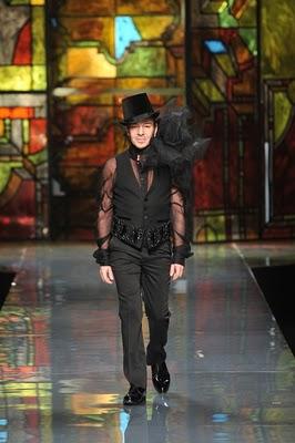 Dior suspend Galliano de ses fonctions de styliste juste avant les défilés !