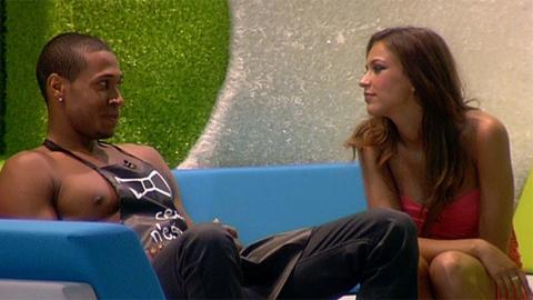 Julie (Secret Story 4) ... ''Si Senna devait retourner avec Amélie, ça ne m’angoisserait pas''