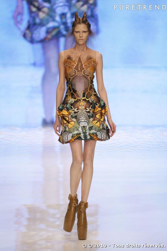 http://static1.puretrend.com/articles/5/39/33/5/@/319637-defile-alexander-mcqueen-yulia-637x0-1.jpg