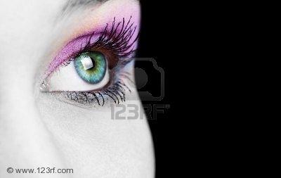 http://us.123rf.com/400wm/400/400/dundanim/dundanim1005/dundanim100500035/7018443-fermer-oeil-f-minin-avec-maquillage-color.jpg