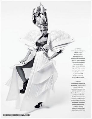 + de pics de Beyoncé dans l'Officiel magazine (mars 2011)