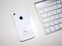 Baisse de prix pour l'iPhone 4 blanc, 1 299 € au lieu de 1 599 €...