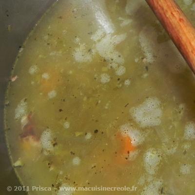Cuisine-antillaise-soupe-poulet-etape-3