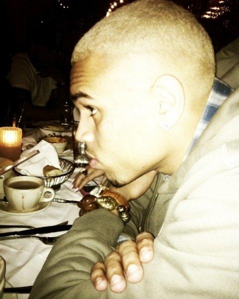 Chris Brown ... découvrez sa nouvelle couleur de cheveux (PHOTO)