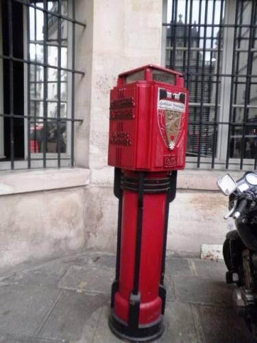 AVERTISSEUR INCENDIE RUE DE SEVIGNE 75004 20110212 A.JPG