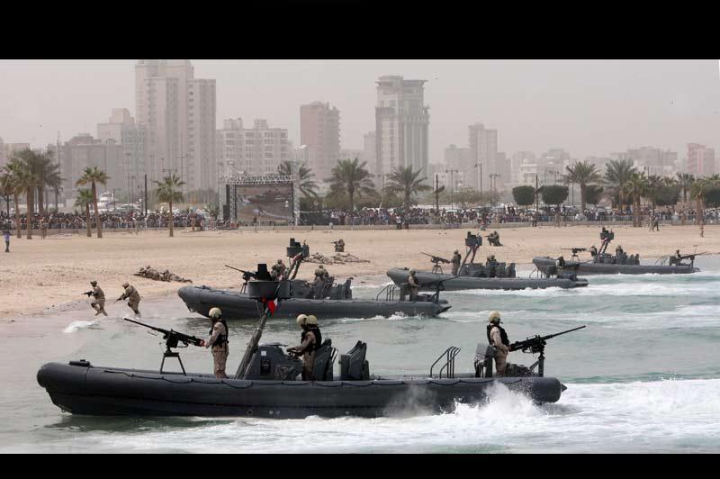 Koweit City est, depuis lundi 28 février, le théâtre de manœuvres militaires qui célèbre le 50ème anniversaire de l’indépendance et le 20ème anniversaire de la fin de la guerre du Golfe.