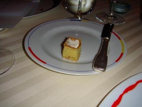 20110211 Guy Savoy 01 gauffre parmesan creme truffe blanche Diner danthologie dans la salle à manger de Guy Savoy (ChrisoScope)