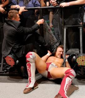 Agression gratuite du Champion de la WWE sur le Champion des USA
