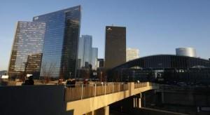 Le quartier de La Défense, avec les tours SFR, Areva, et le CNIT.