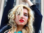 Voici nouveau vidéoclip Ke$ha chanson Blow!