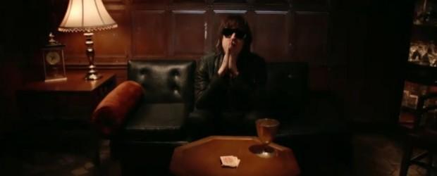 Les Strokes viennent de mettre en ligne le clip d'Under Cover of Darkness.