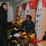 Kombouaré félicite Edel. Photo © PSG.fr