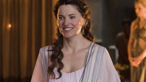 Spartacus Blood & Sand saison 2 ... Lucy Lawless parle de Lucretia (spoiler)