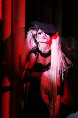 - Lady Gaga guest star du défilé Thierry Mugler hier à Paris