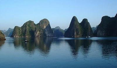 SUR CE, JE M'ENVOLE VERS HANOÏ ET J'EMMÈNE AVEC MOI...