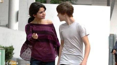Justin Bieber ... Il rend visite à Selena Gomez sur le plateau de sa série (photo)