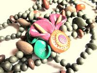 Collier de perles avec fleur