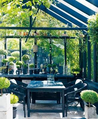 Un salon dans le jardin