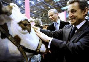 Le candidat Sarkozy laboure sa terre en 2011