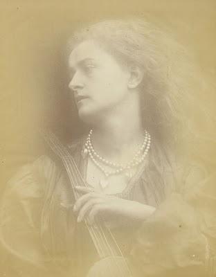 Une ballade d'amour et de mort : Photographie préraphaélite en Grande Bretagne, 1848-1875