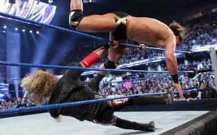 Drew McIntyre mord la poussière face à la Rated R Superstar lors du Smackdown du 04/03/2011