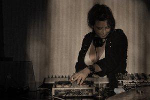 Liliane Chlela : loops, keys et jams